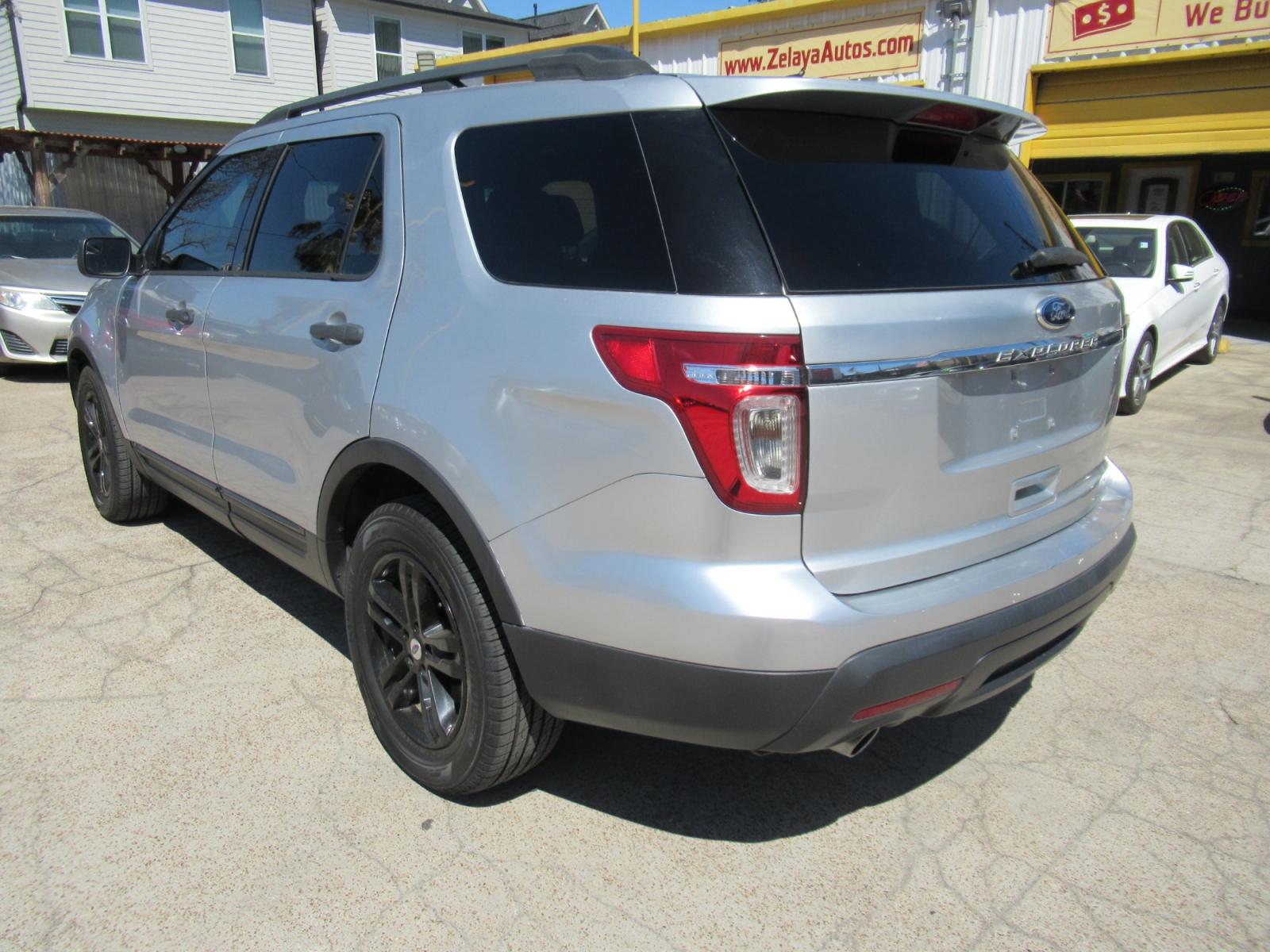 2015 Silver /Gray Ford Explorer XLT (1FM5K7B8XFG) with an 3.5L V6 F DOHC 24V engine, Automatic transmission, located at 1511 North Shepherd Dr., Houston, TX, 77008, (281) 657-1221, 29.798361, -95.412560 - 2015 FORD EXPLORER VIN: 1FM5K7B8XFGB17981 1 F M 5 K 7 B 8 X F G B 1 7 9 8 1 4 DOOR WAGON/SPORT UTILITY 3.5L V6 F DOHC 24V GASOLINE FRONT WHEEL DRIVE - Photo #33
